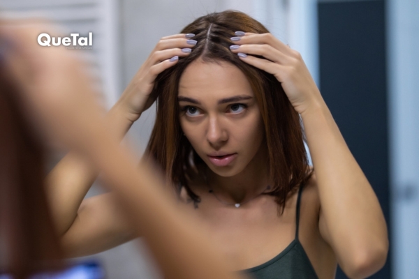 Lo que tu raya de cabello comunica en la oficina