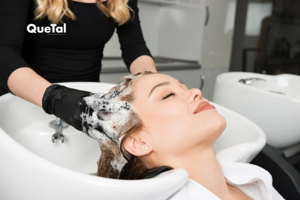 ¿Qué es el lavado al revés y por qué da más volumen al cabello?