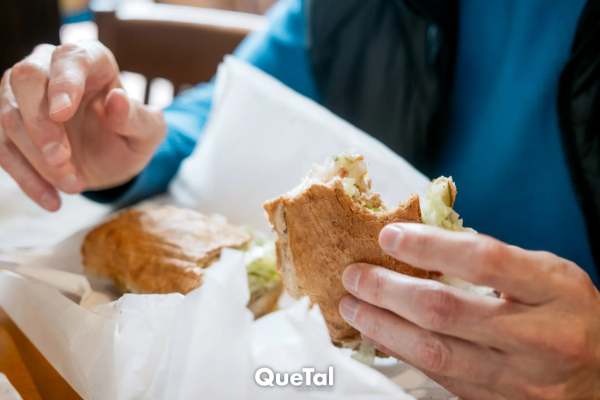 ¿Debes comer carbohidratos antes o después de la proteína? Esto dice la ciencia