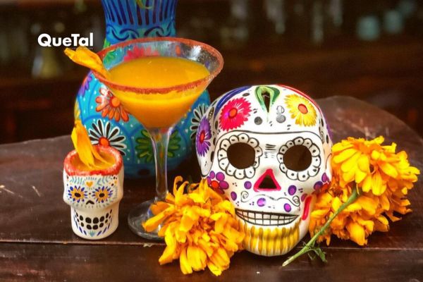 Dale un toque floral a tu brindis con esta margarita de cempasúchil
