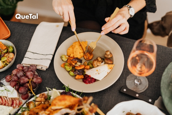 Lo que debes hacer para no pasarte en la cena
