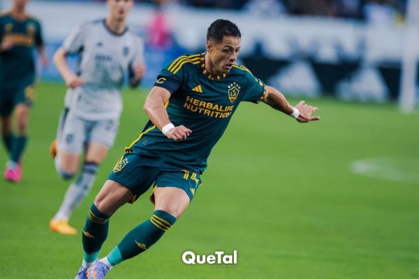 ‘Chicharito’ reaparece con Sarah Kohan entre rumores de truene con su novia