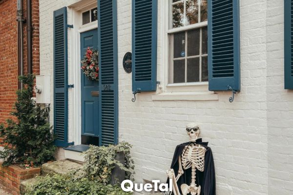 7 ideas de adornos para la puerta de Halloween