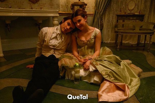 Millie Bobby Brown es acusada de besar a un actor de Enola Holmes 2 sin consentimiento
