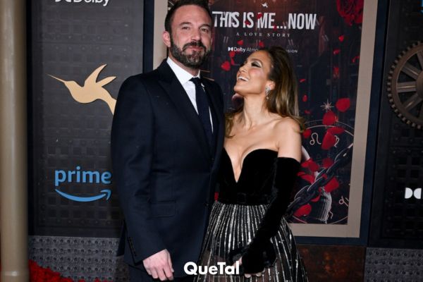 La falda transparente de Jennifer Lopez es más elegante que cualquier vestido de noche