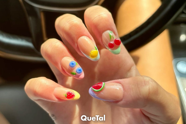 Uñas frutales, la tendencia más fresca del verano 2025 