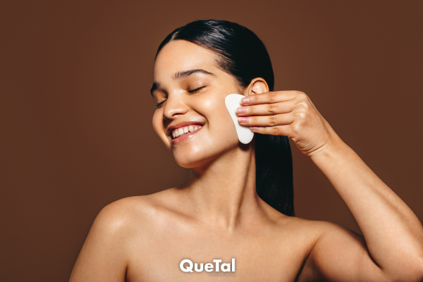 5 pasos para usar la piedra Gua Sha y reducir la hinchazón mientras tonificas tu piel