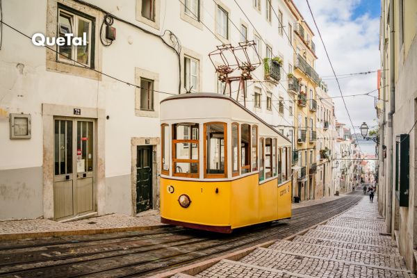 Descarrila famoso funicular turístico en Lisboa