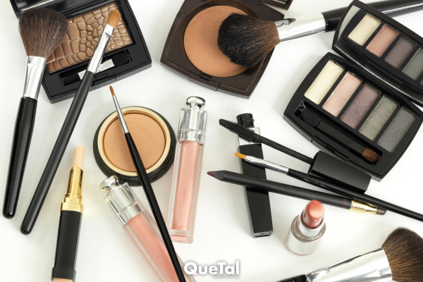 Los riesgos de usar cosméticos vencidos