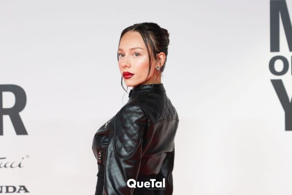 Ester Expósito sorprende con RADICAL cambio de look estilo Matrix, ¡nos encanta!