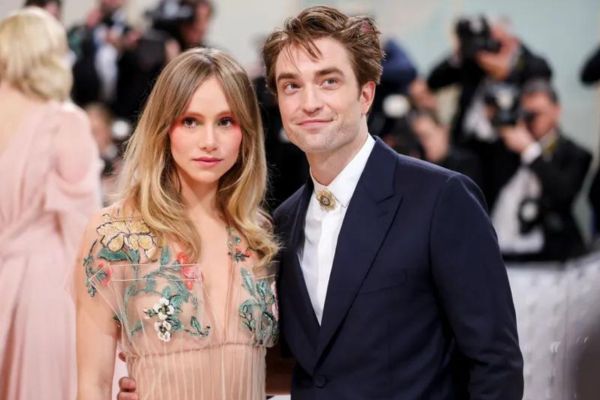 Robert Pattinson y Suki Waterhouse presumen su embarazo en NY