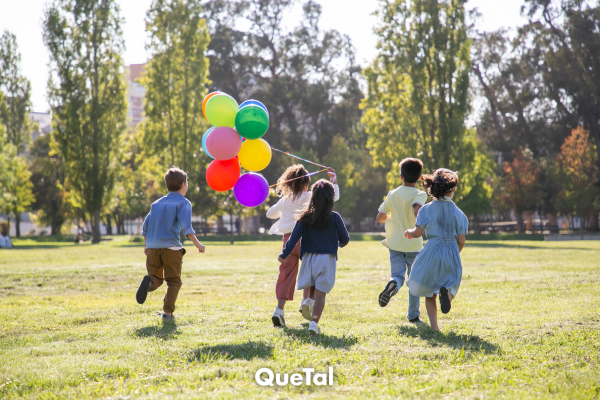 ¿Por qué es crucial que los niños jueguen al aire libre?