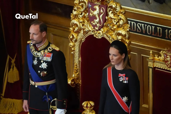 El rey Haakon VIII inicia su reinado junto a la princesa Ingrid