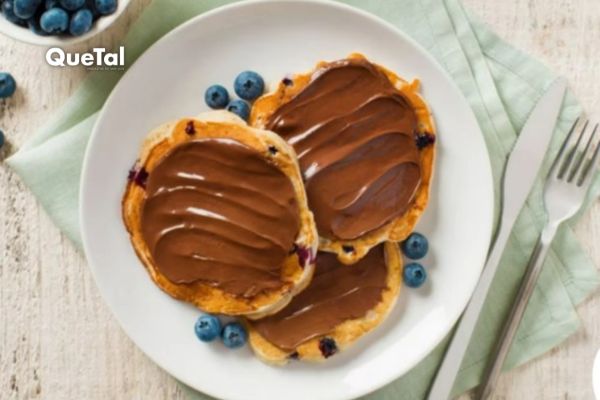 Pancakes de yogurt y frutos rojos con Nutella