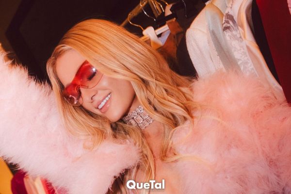Paris Hilton estrena jet y el interior es puro glamour