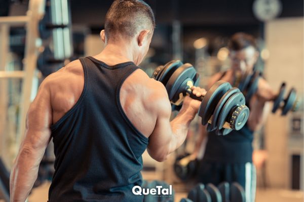 5 errores en el gimnasio que te hacen perder fuerza