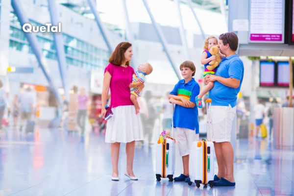 ¿Vas a viajar con un bebé en avión? Esto debes saber antes de abordar
