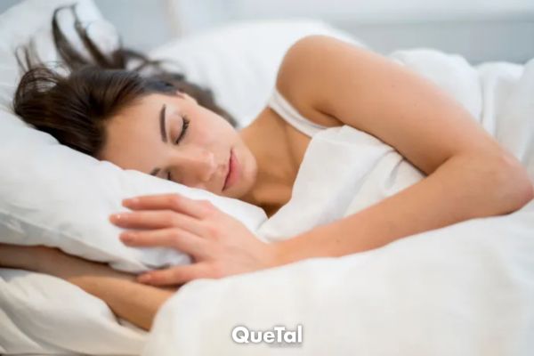 Rejuvenece tu piel mientras sueñas, conoce el nuevo sérum bifásico de noche