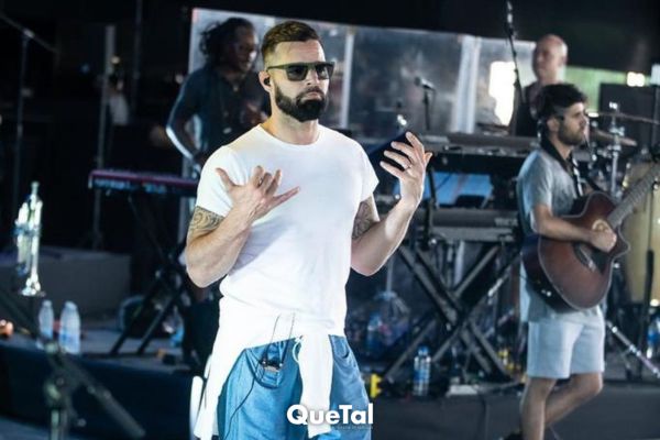 Mellizos de Ricky Martin se suben con él por primera vez al escenario