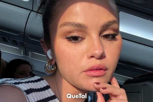 Selena Gomez se suma a la colección de verano de Versace y luce increíble 