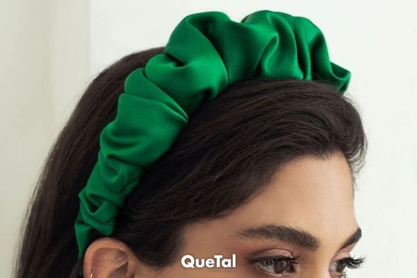 Peinados con diademas mexicanas que coronarán tus looks todo el mes. 
