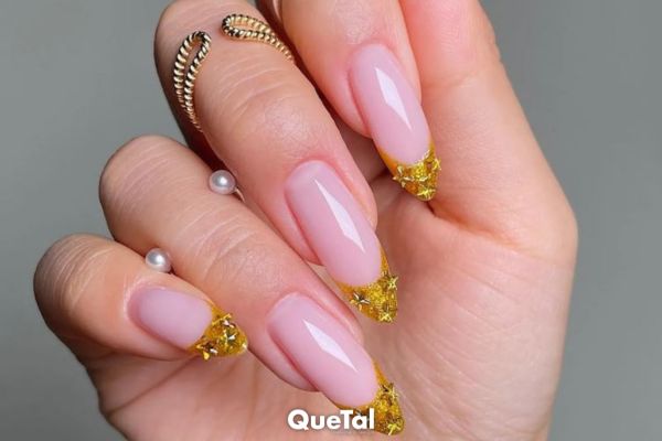 Uñas con relieve que lucen mejor que cualquier accesorio