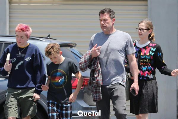 Ben Affleck se refugia en sus tres hijos, en medio de los rumores de su matrimonio con Jennifer López.