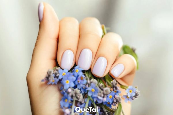 Colores de uñas que atraen la abundancia en primavera/verano 2024