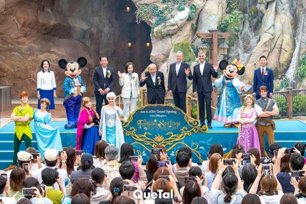 Celebrando la apertura de Fantasy Springs en Tokyo DisneySea