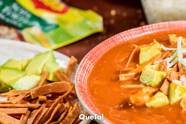 Así puedes preparar una Sopa de tortilla rápida, casera y fácil
