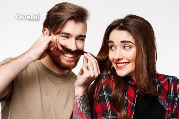 ¿Qué significa cuando alguien te toca el pelo?